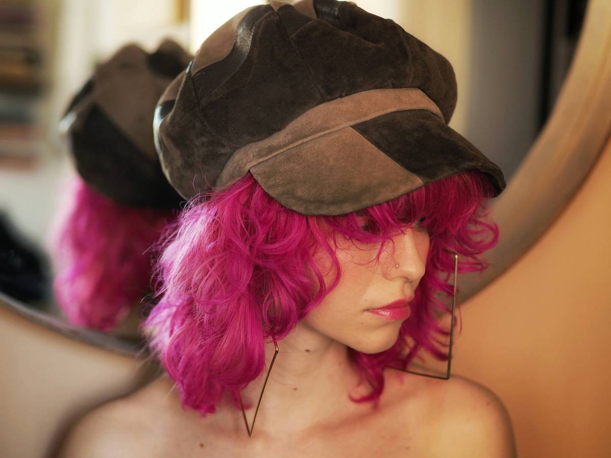 Comparison of grunge hair clips on different hair types showing secure spike retention