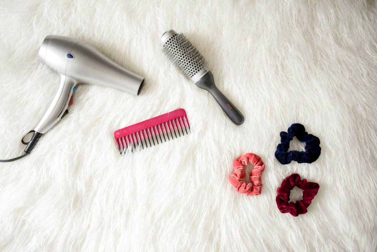 Side-by-side illustration showing how oversized hair clips distribute tension evenly across hair strands versus bobby pins concentrating pressure on small areas